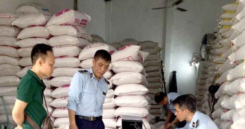 Hà Nội kiểm tra 6 cơ sở kinh doanh gạo có dấu hiệu giả mạo thương hiệu đã được bảo hộ