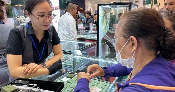 Giá vàng hôm nay 1.5.2024: Thế giới giảm mạnh, trong nước giảm nhẹ
