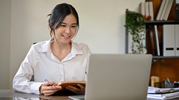 Cô gái tiết kiệm được gần 700 triệu đồng nhờ không mua quần áo một năm