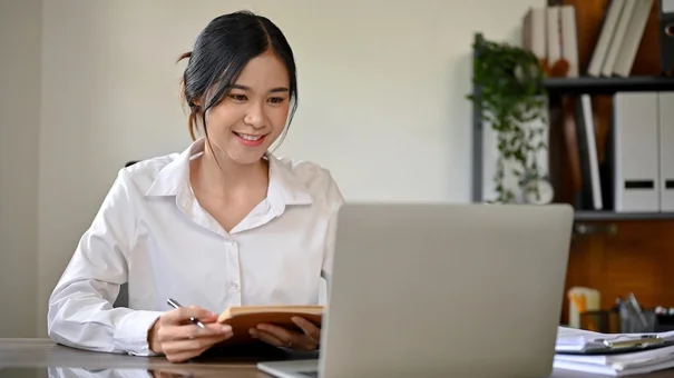 Cô gái tiết kiệm được gần 700 triệu đồng nhờ không mua quần áo một năm