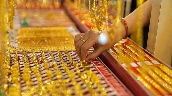 Giá vàng nhẫn 999.9 các thương hiệu đảo chiều giảm 700 ngàn, xuống 77,00 triệu đồng/lượng