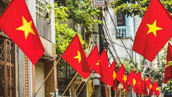 Những Người Lao Động Miệt Mài 'Quên' Nghỉ Lễ
