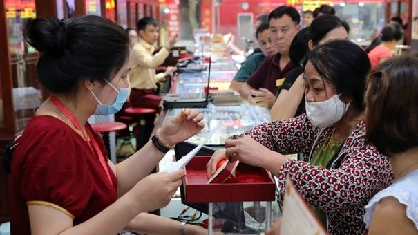 Giá vàng trong nước lại tiếp tục tăng mạnh