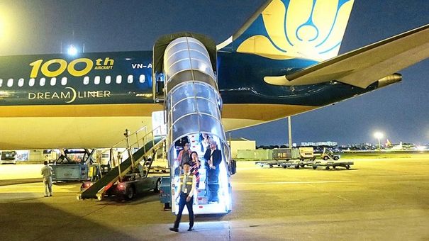 Rốt cuộc giá vé máy bay đắt đỏ do đâu?