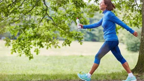 Cách đi bộ ngắt quãng giúp giảm cân