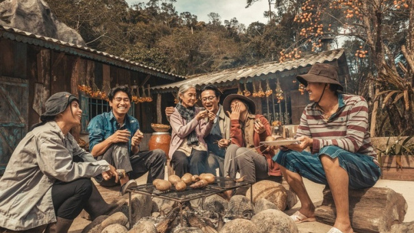 Không thể ngờ Lật mặt 7 có thể vượt doanh thu Nhà bà Nữ một cách ấn tượng