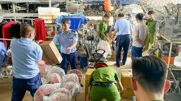 'Vua quạt' bị phạt 40 triệu đồng, tịch thu hàng nghìn linh kiện nhập lậu