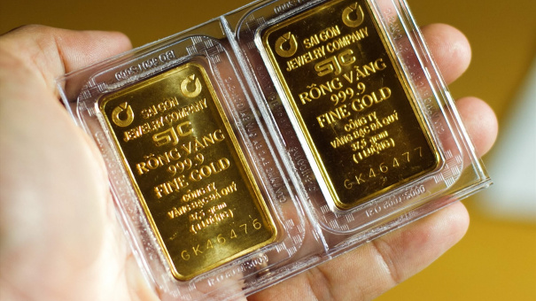 Có hay không chuyện đẩy giá vàng miếng SJC lên cao để... bán vàng nhẫn?