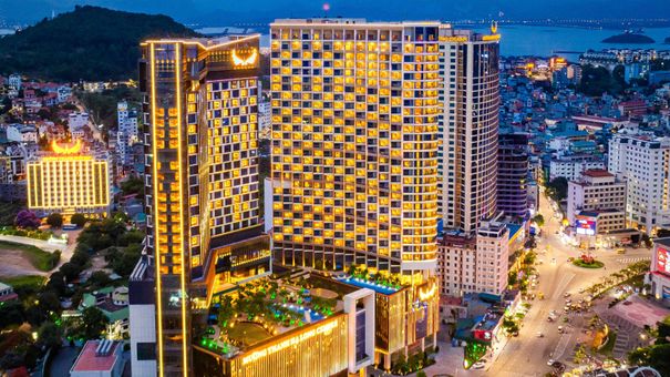 Tòa tháp đôi Mường Thanh Luxury Hạ Long Centre ‘toả sáng’ cùng di sản