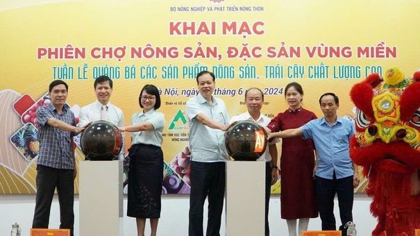 Khai mạc phiên chợ Nông sản, Đặc sản vùng miền lần thứ Nhất năm 2024