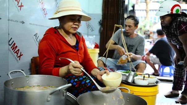 Quán bánh canh 10K ở Quy Nhơn mỗi ngày bán 3 tiếng là hết