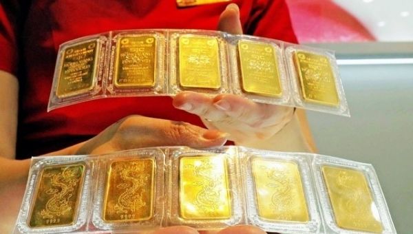 Chuyên gia lý giải nguyên nhân khiến người dân ngủ trước cửa ngân hàng để chờ mua vàng