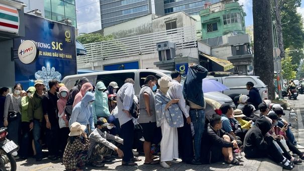Khó đăng ký mua vàng trực tuyến