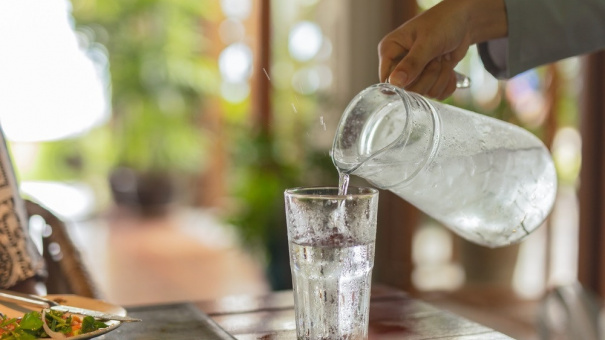 Nên uống nước vào thời điểm nào để giảm cân?