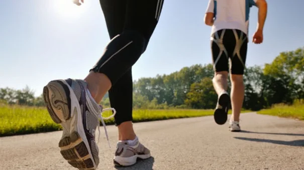 Đi bộ 1 km đốt cháy bao nhiêu calo?