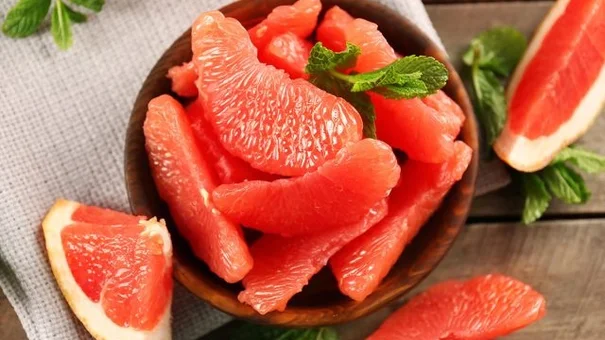 Có nên ăn bưởi hoặc uống nước ép bưởi để giảm cân?