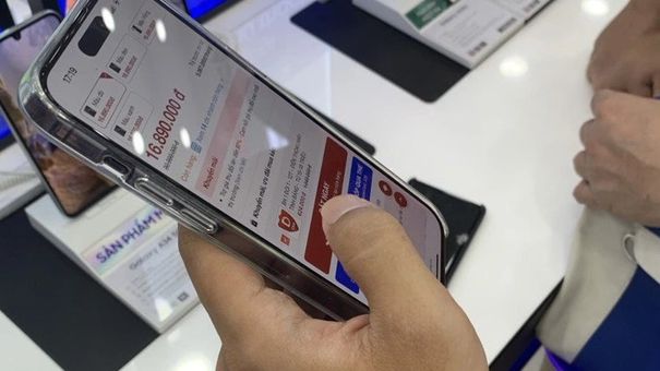 Sinh viên trả góp mua iPhone 15 bị chê chơi sang, làm màu