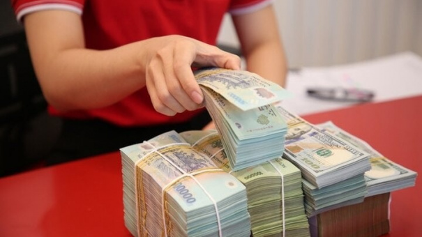 Gửi tiền vào sổ tiết kiệm hay tài khoản an toàn và lãi nhiều hơn?