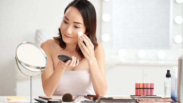 Bí Quyết Để Có Được Lớp Make-Up Không Bị Lem Mùa Hè