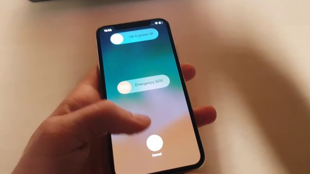 Người Dùng IPhone Có Nên Tắt Điện Thoại Lúc Đi Ngủ?
