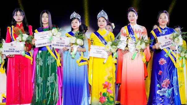 Người đẹp Áo dài và Sen Hà Nội 2024