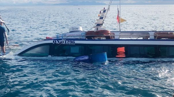 Va vào đá ngầm, ca nô chở 20 hành khách ở Cù Lao Chàm bị chìm