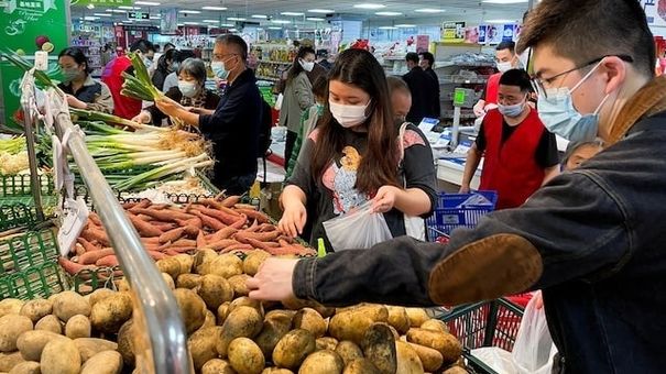 Ngược với thế giới, Gen Z Trung Quốc đua tiết kiệm