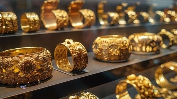 Từ cử nhân nông nghiệp thành tỷ phú trang sức