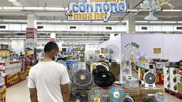 Chờ tháng 7 'cô hồn' mua đồ giá rẻ