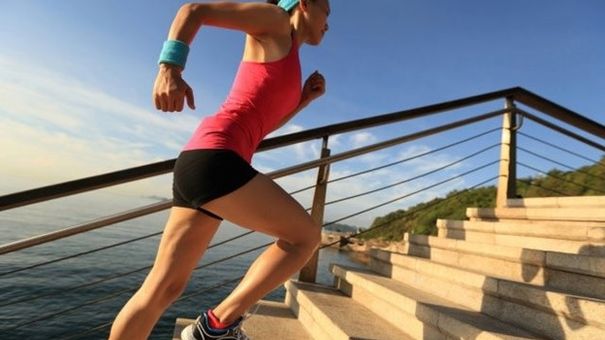 Cách leo cầu thang ngắt quãng giúp giảm cân