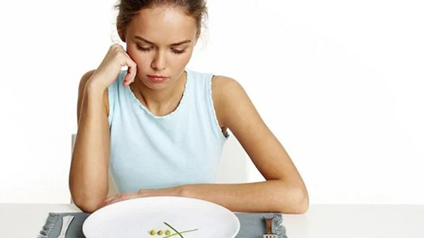 Nhịn Ăn Không Giúp Bạn Giảm Mỡ Bụng Hiệu Quả