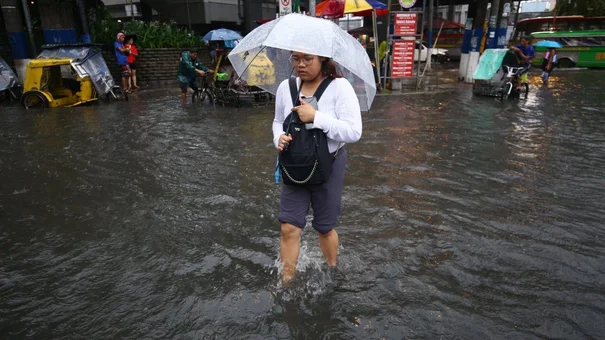 4 Lưu Ý Cần Biết Để Tránh Bệnh Ngoài Da Do Lội Nước Ngập