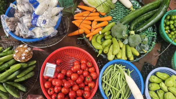 Giá rau xanh tại Hà Nội tăng từng ngày sau bão