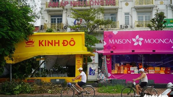 Quầy bánh trung thu Hà Nội sốt ruột ngóng khách mua