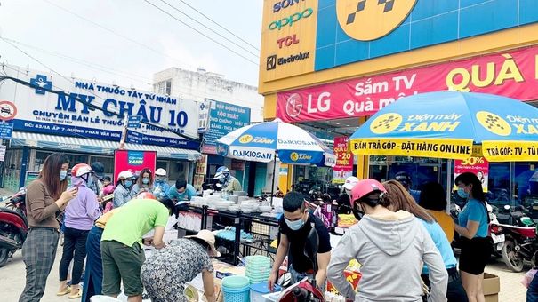 Khi siêu thị điện máy phải bán thêm nồi niêu, nước mắm, gia vị