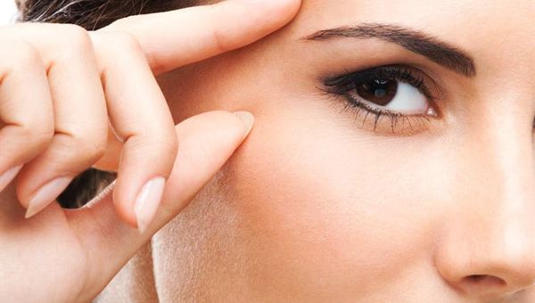 Hãy Bỏ Những Thói Xấu Này Nếu Không Muốn Xuất Hiện Nếp Nhăn Dưới Mắt