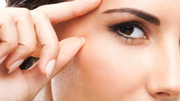 Hãy Bỏ Những Thói Xấu Này Nếu Không Muốn Xuất Hiện Nếp Nhăn Dưới Mắt