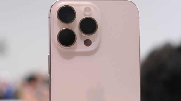 iPhone 16 Pro Max màu mới 'cháy hàng' sau ba phút tại Việt Nam