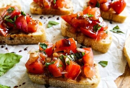 Cách làm bánh mì khai vị Bruschetta kiểu Ý