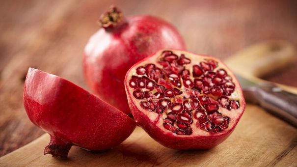 Nên Bỏ Hạt Hay Ăn Cả Hạt Khi Ăn Lựu