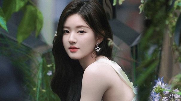 Triệu Lộ Tư bị chỉ trích vì sự xuất hiện dày đặc trên các phương tiện truyền thông dù tuyên bố nghỉ ngơi để chữa bệnh