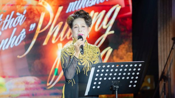 Danh ca Phương Dung hội ngộ khán giả Thủ đô trong minishow “Một thời để nhớ”