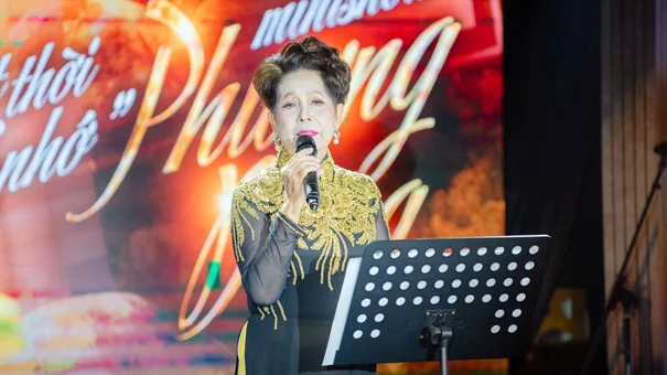 Danh ca Phương Dung hội ngộ khán giả Thủ đô trong minishow “Một thời để nhớ”