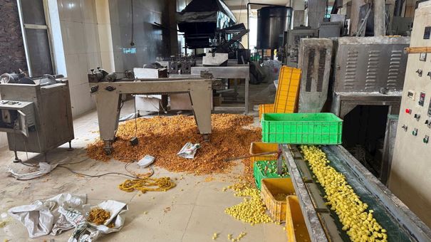 Xác chuột chết bốc mùi hôi thối tại cơ sở sản xuất bim bim ở Hoài Đức, Hà Nội
