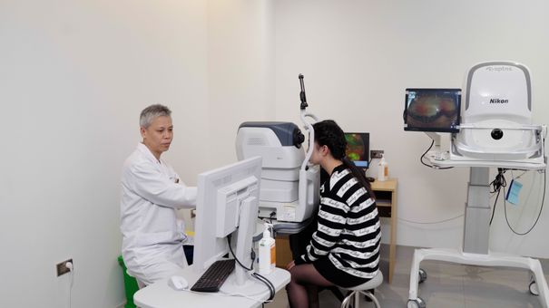 Bệnh viện mắt đầu tiên tại Đông Nam Á trang bị máy chụp ảnh màu đáy mắt trường siêu rộng