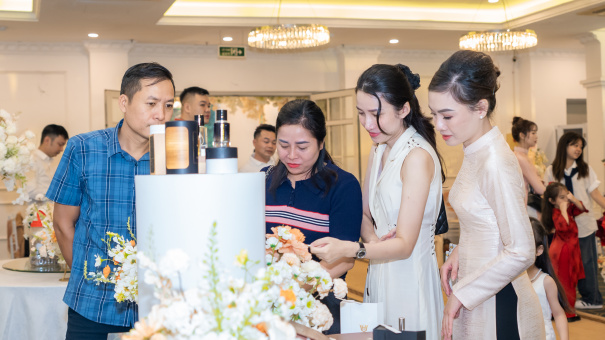 Nước hoa, mỹ phẩm cao cấp UNI: Tôn vinh vẻ đẹp quý phái từ Trầm Hương Việt