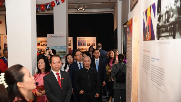 Triển lãm “Nghĩa tình thủy chung” thắt chặt tình hữu nghị Việt Nam - Cuba