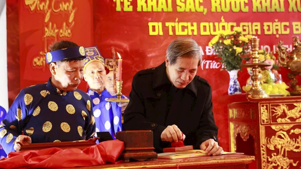 Khai ấn Lý triều Đại Vương “Trấn Tây Thượng Đẳng” tại đền Voi Phục