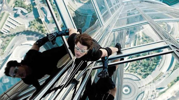 Từ treo người trên tòa nhà chọc trời đến lao xe khỏi vách núi: Tom Cruise đã làm nên thương hiệu hành động như thế nào trong bom tấn huyền thoại “Nhiệm vụ: Bất khả thi”?