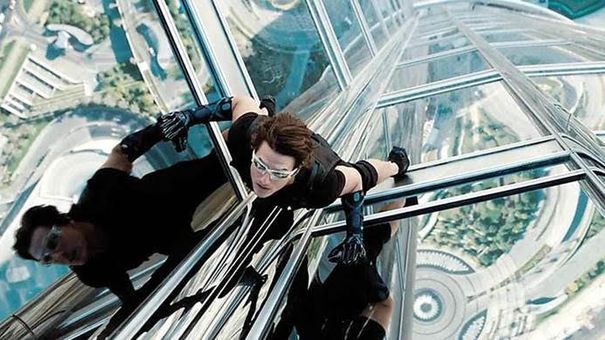 Từ treo người trên tòa nhà chọc trời đến lao xe khỏi vách núi: Tom Cruise đã làm nên thương hiệu hành động như thế nào trong bom tấn huyền thoại “Nhiệm vụ: Bất khả thi”?